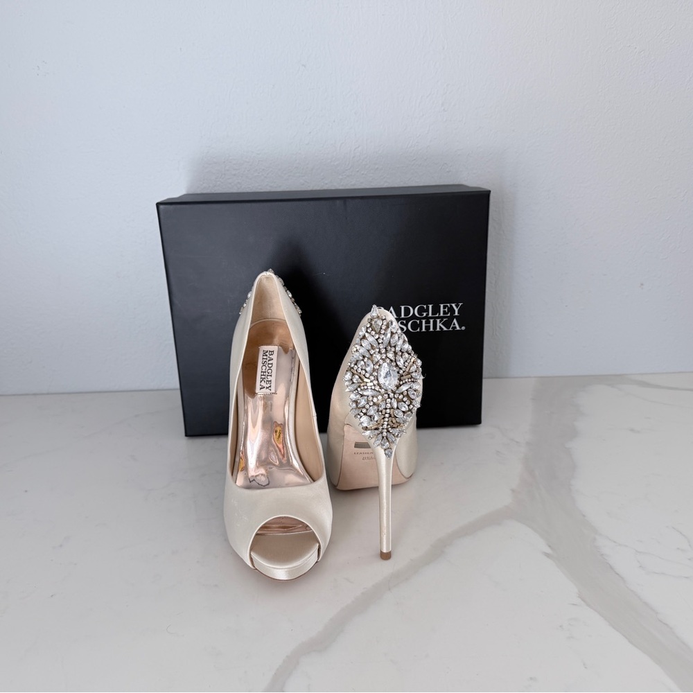 Badgley Mischka Kiara Ivory Peep-Toe Heels Crystal Embellishment US Size 8.5 NIB